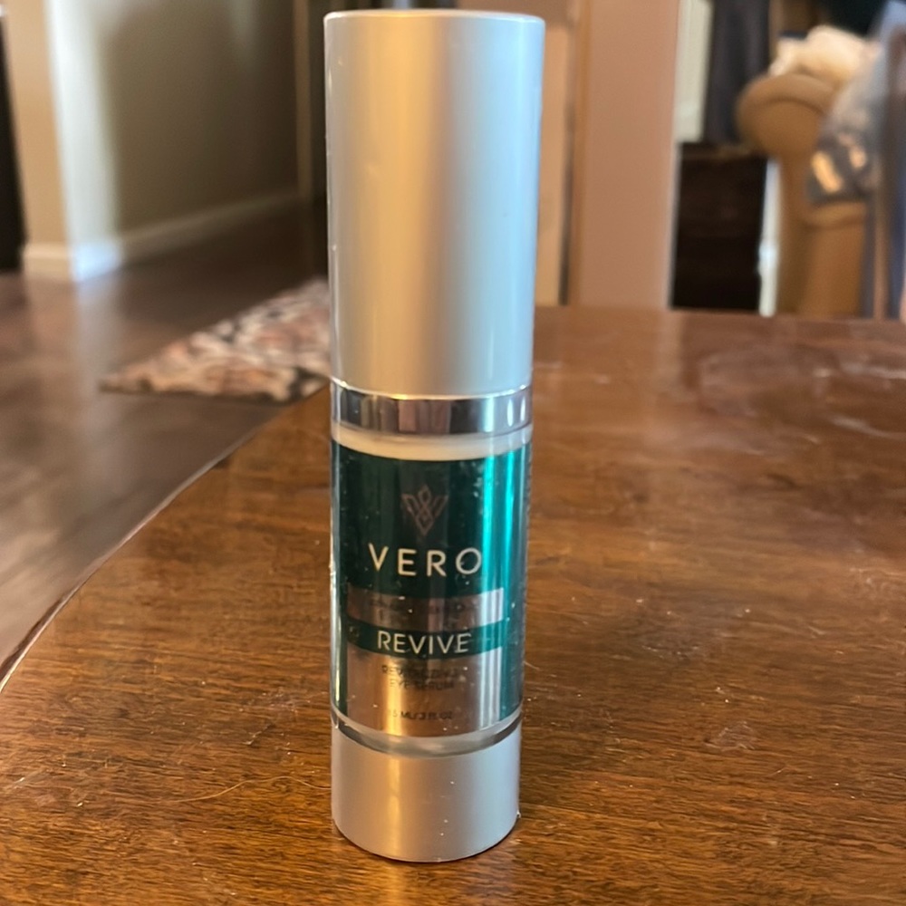 VERO advanced skincare REVIVE revitalizing eye serum